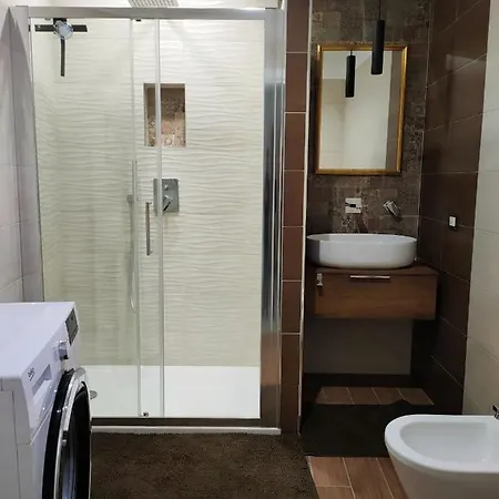 Interno 7 *